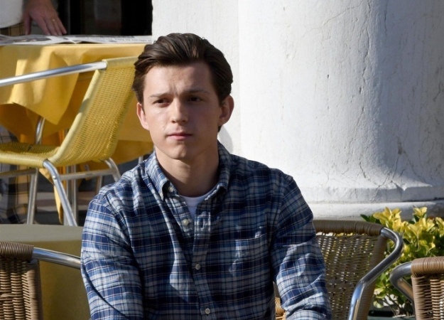 Питер Паркер против венецианского голубя на новых кадрах со съемок кинокомикса «Вдали от дома» - изображение обложка