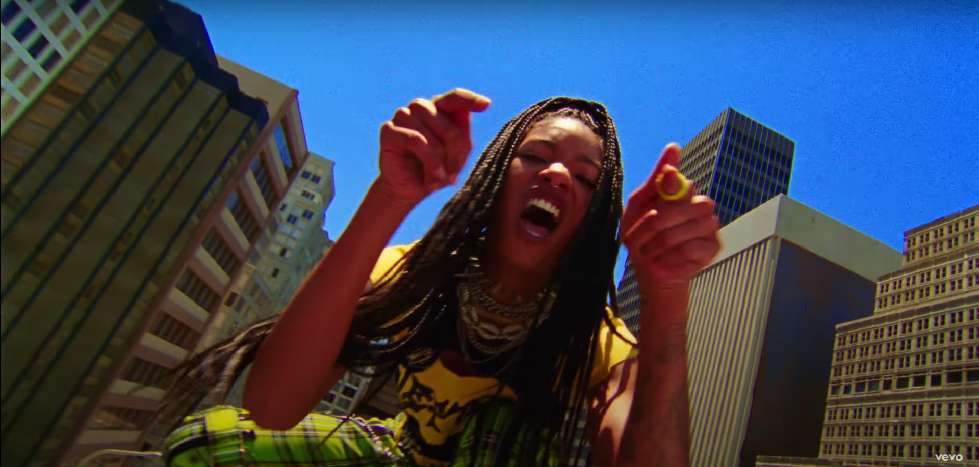 WILLOW показала клип на песню GROW при участии Аврил Лавин - изображение обложка