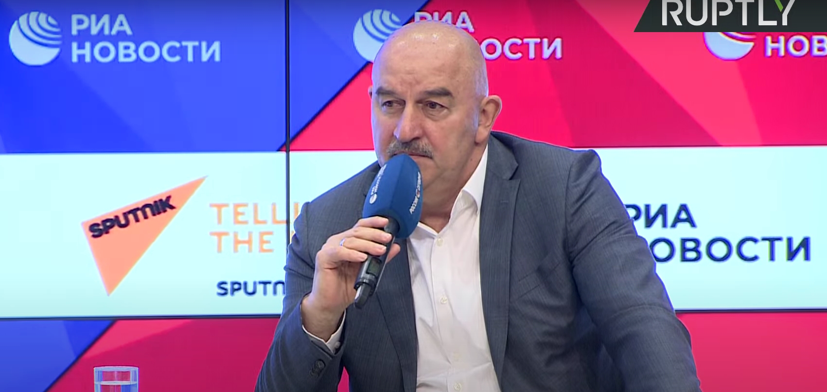 «Я солдат своей страны»: Черчесов решил не уходить с поста тренера сборной России - изображение обложка