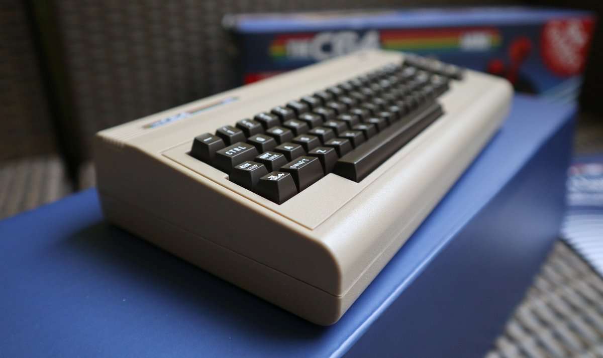 Возрождение легенды: в продаже появился ретро-компьютер Commodore 64 - изображение обложка