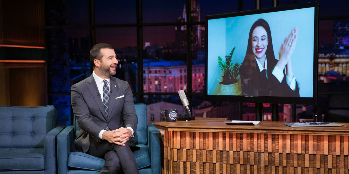 Иван Ургант стал гостем «Вечернего Урганта». И поел торт с Александром Палем - изображение обложка