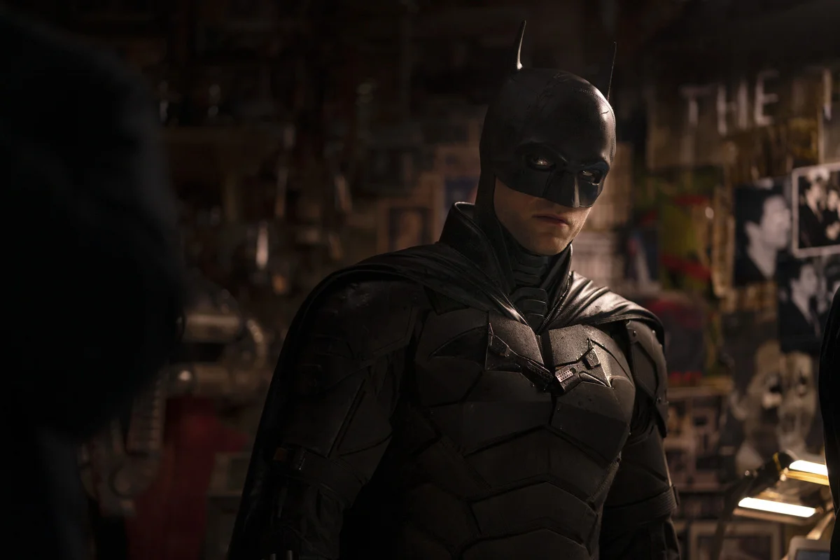 Обложка и фото в материале — кадры из фильма «Бэтмен». Источник: Universal Pictures Russia