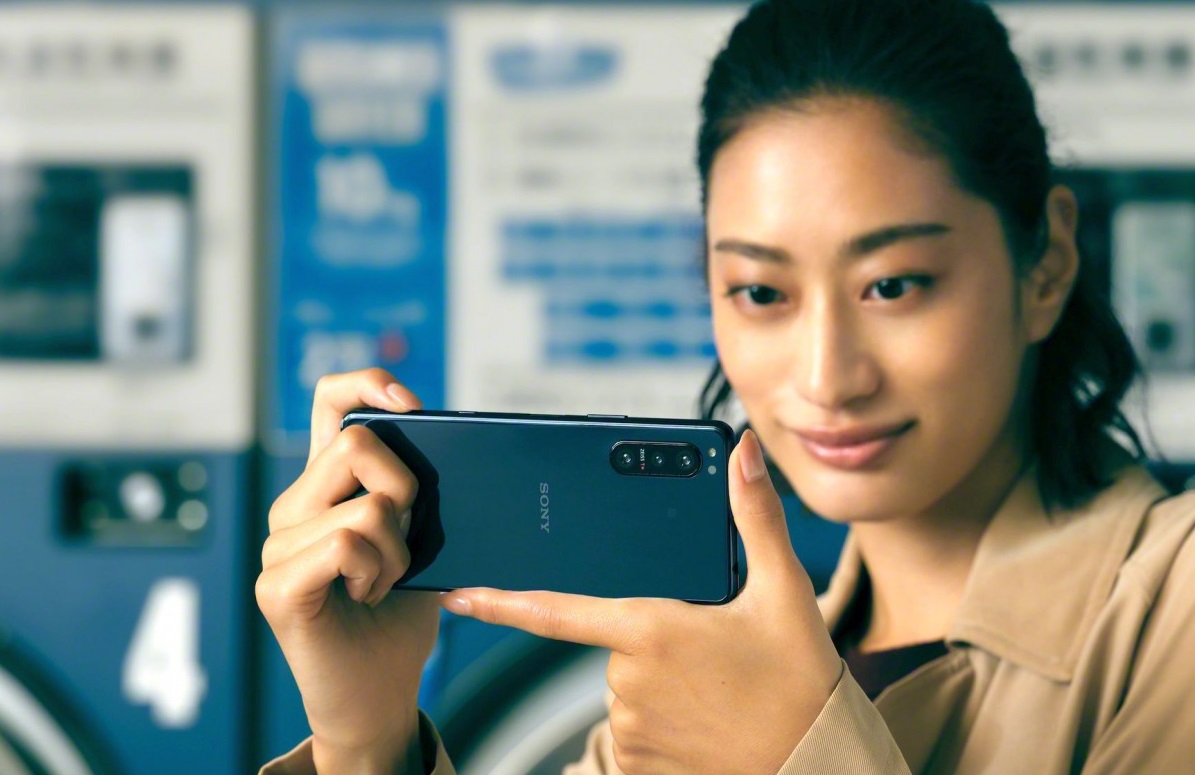 Флагманский камерофон Sony Xperia 5 II с водозащитой и экраном 120 Гц представили официально - изображение обложка