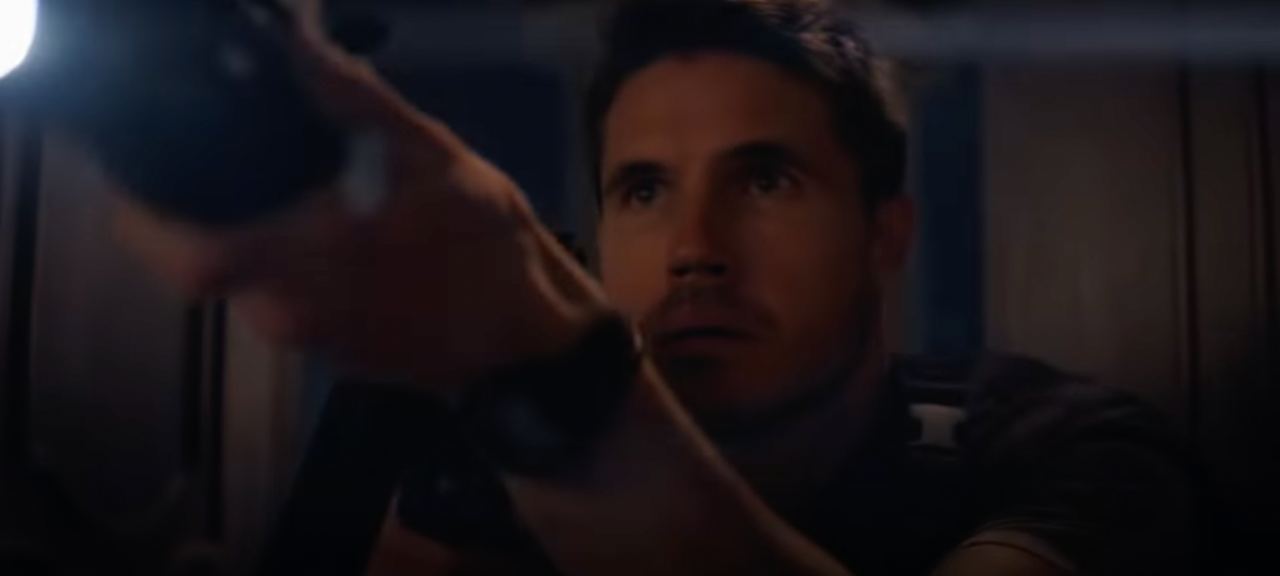 Новый ролик хоррора «Обитель зла: Раккун-Сити» посвятили Крису Редфилду - изображение обложка