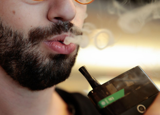 Jupiter Io 4 — гибрид смартфона и вейпа - изображение обложка