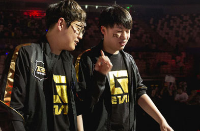 Болеют целыми общежитиями. Как китайцы поддерживают своих в League of Legends - изображение обложка