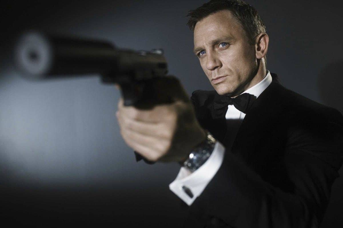На постерах нового «Джеймса Бонда» можно увидеть женщину-агента 007 - изображение обложка