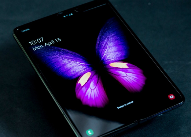 Раскрыты цена в рублях и подробности выхода Samsung Galaxy Fold в России - изображение обложка