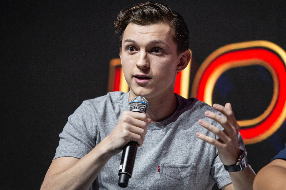 Том Холланд разболелся и заперся дома. Не думает, что это коронавирус - изображение обложка