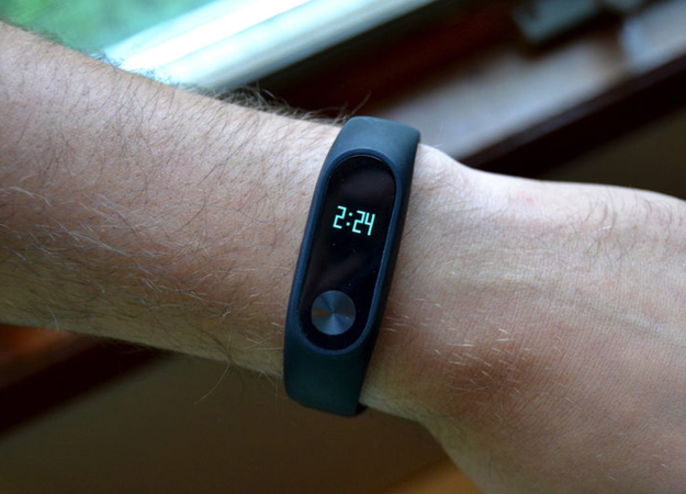 Xiaomi продает в 3 раза больше носимых устройств, чем Apple - изображение обложка