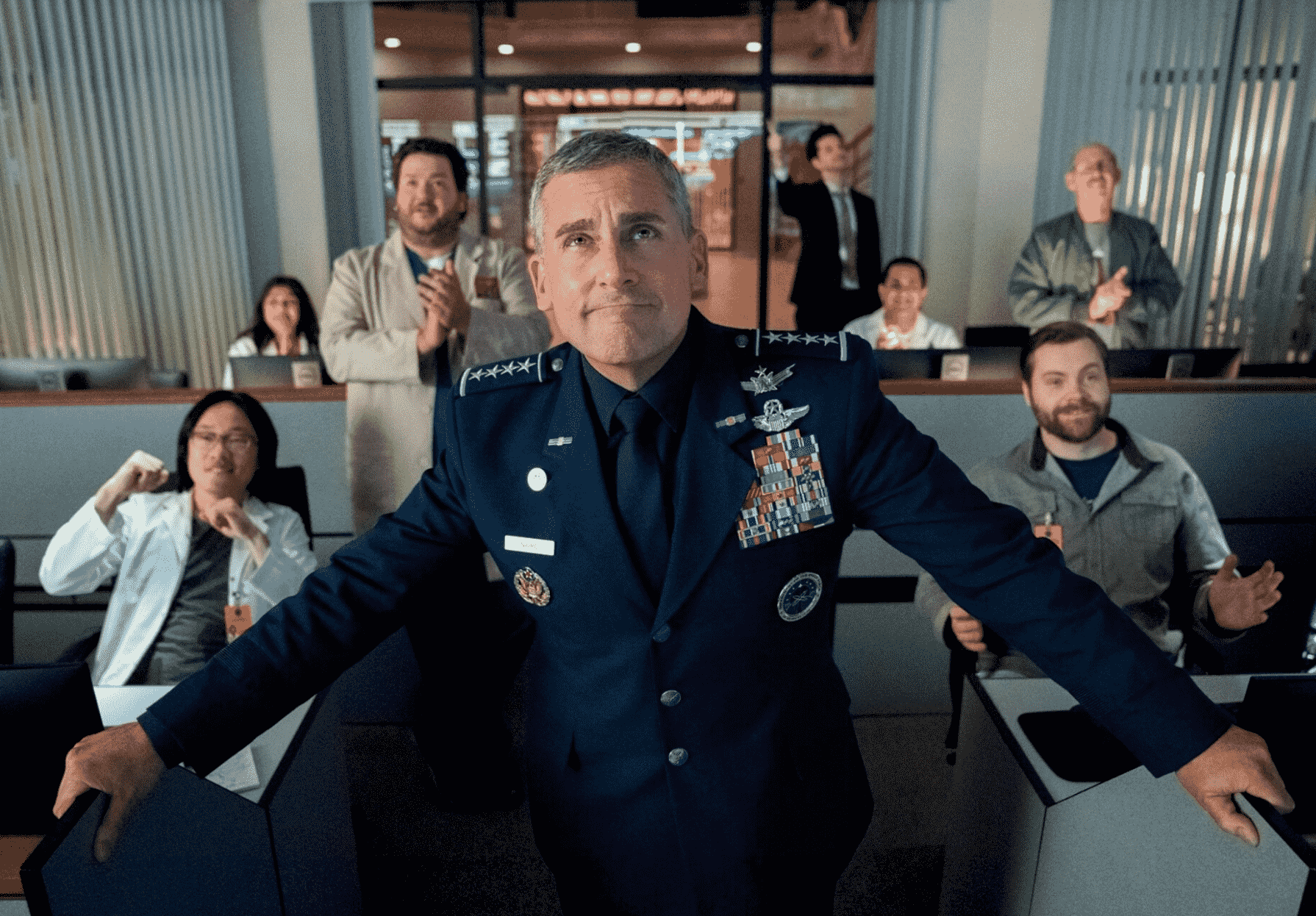 В сети появились первые кадры нового сериала «Космические силы» - изображение обложка