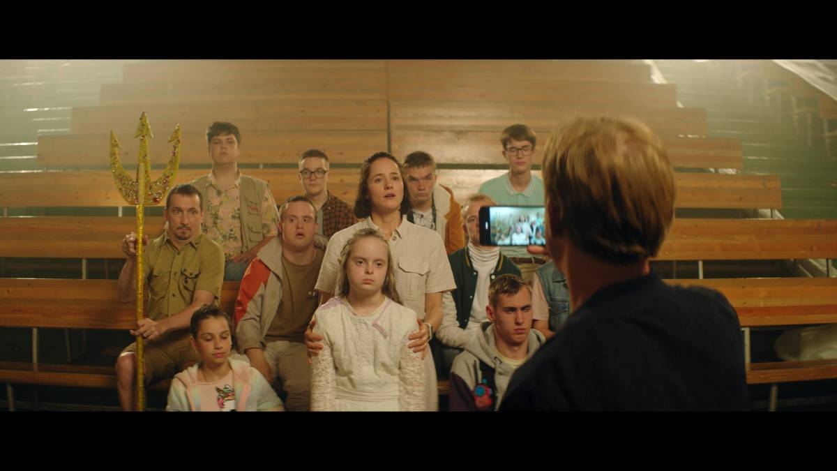 Обложка: кадр из фильма «Нормальный только я»