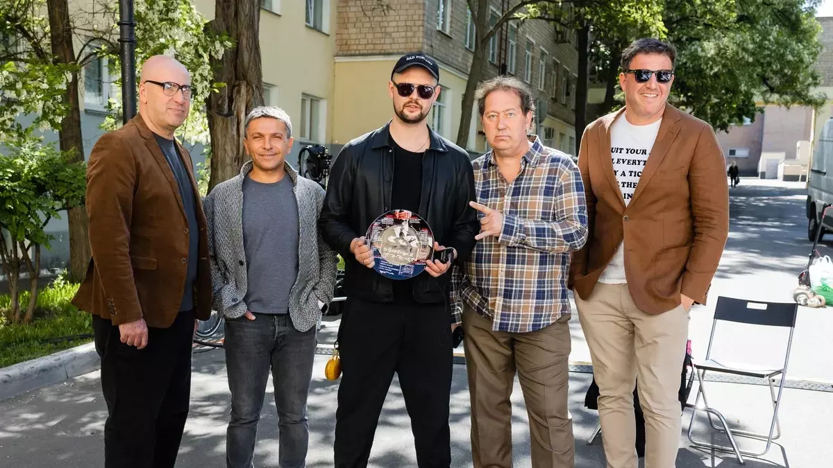 «Квартет И» снимет первый сериал на основе своего спектакля «В Бореньке чего-то нет» - изображение обложка