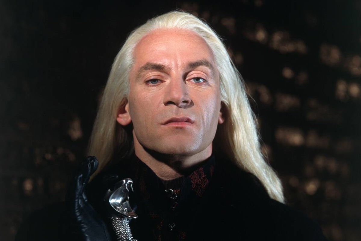 Обложка: Джейсон Айзекс в роли Люциуса Малфоя