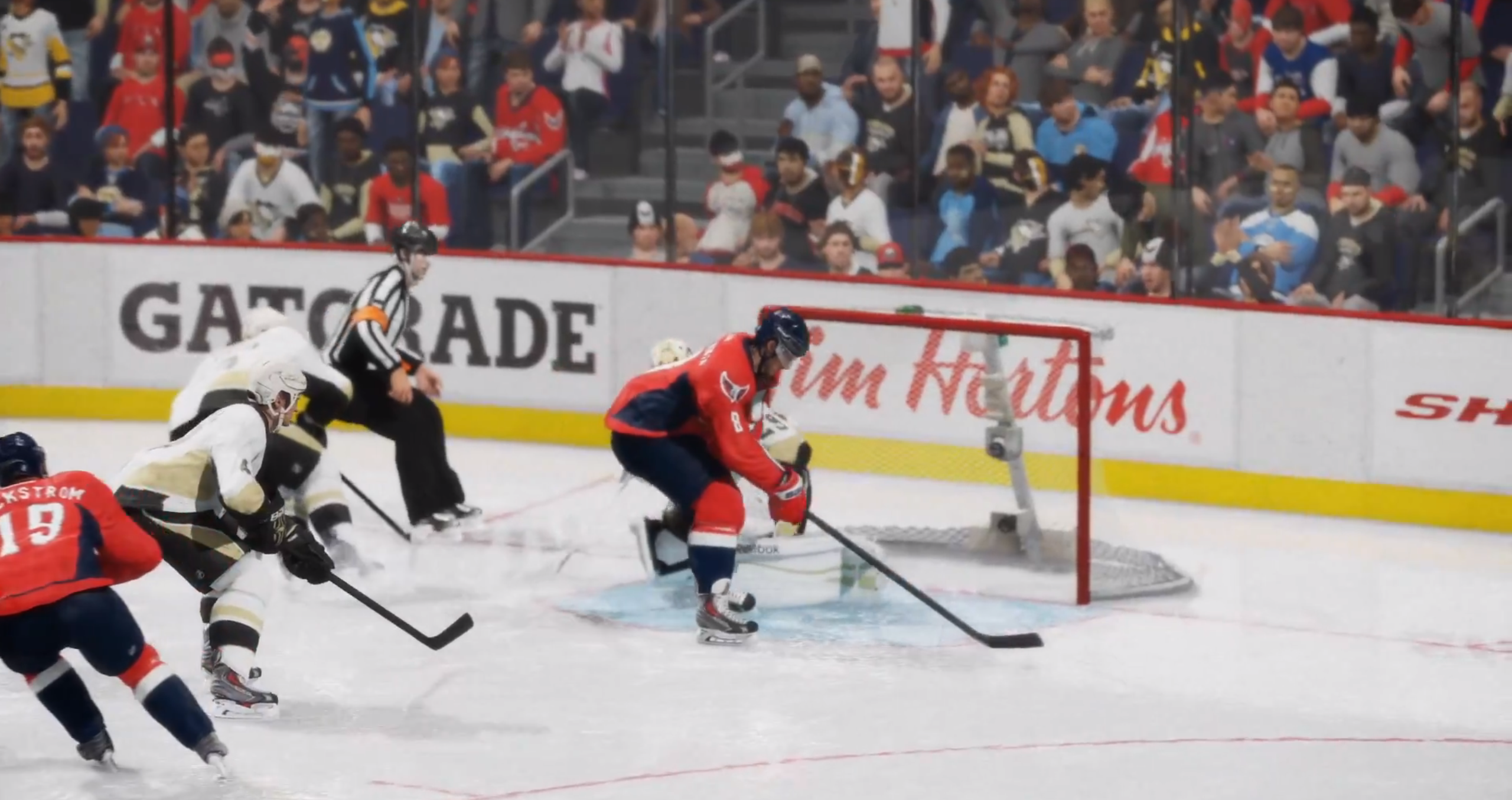 Александр Овечкин забивает шайбу в трейлере NHL 15 - изображение обложка