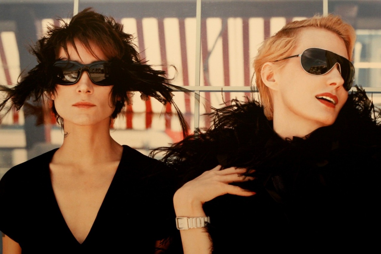 Земфира выпустила новый трек для фильма Ренаты Литвиновой. Альбом певицы близко - изображение обложка