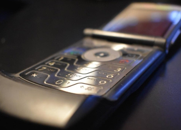 Гибкая «раскладушка» Motorola RAZR 2019 показалась на первых изображениях - изображение обложка