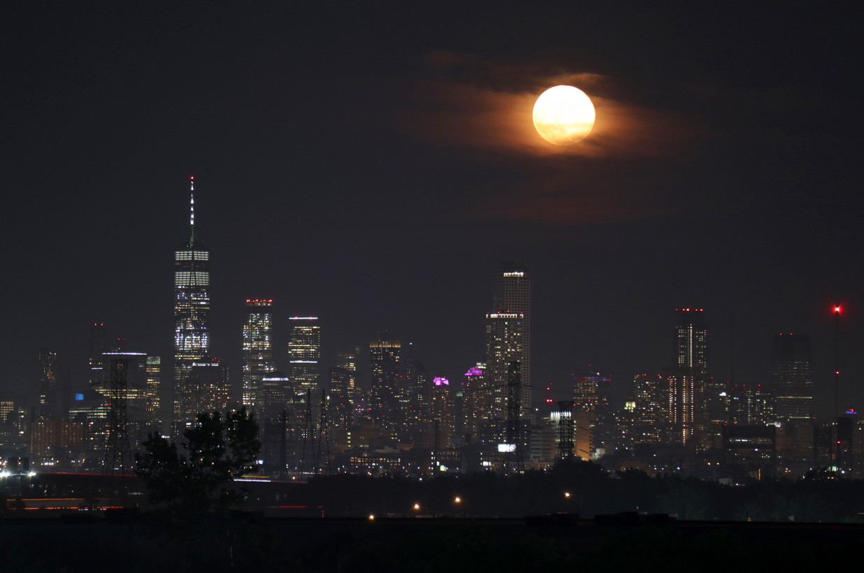 Ведьмы из TikTok прокляли Луну (что? да!) - изображение обложка