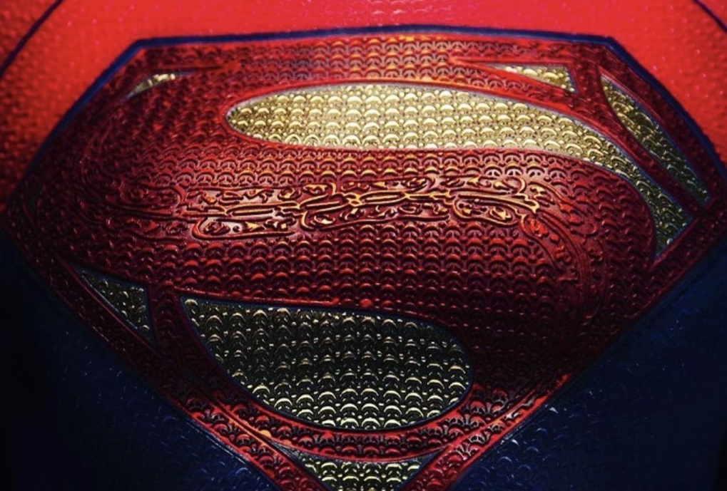 Летающая Супергёрл, машина Бэтмена и Чудо-женщина: вышли фото и видео съёмок «Флэша» - изображение обложка