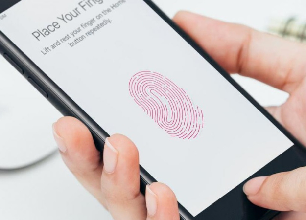 Обновленный Touch ID для iPhone можно будет разблокировать ухом или щекой