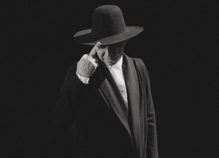 Не растерял ли Лагутенко своего шарма? Послушайте альбом «Мумий Тролль» — «Восток х Северозапад» - изображение обложка