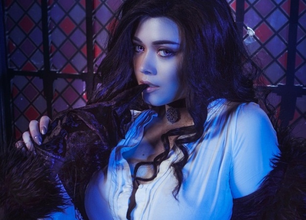 Дерзкая и высокомерная, но все равно обаятельная Йеннифэр в новом косплее «Ведьмака» - изображение обложка