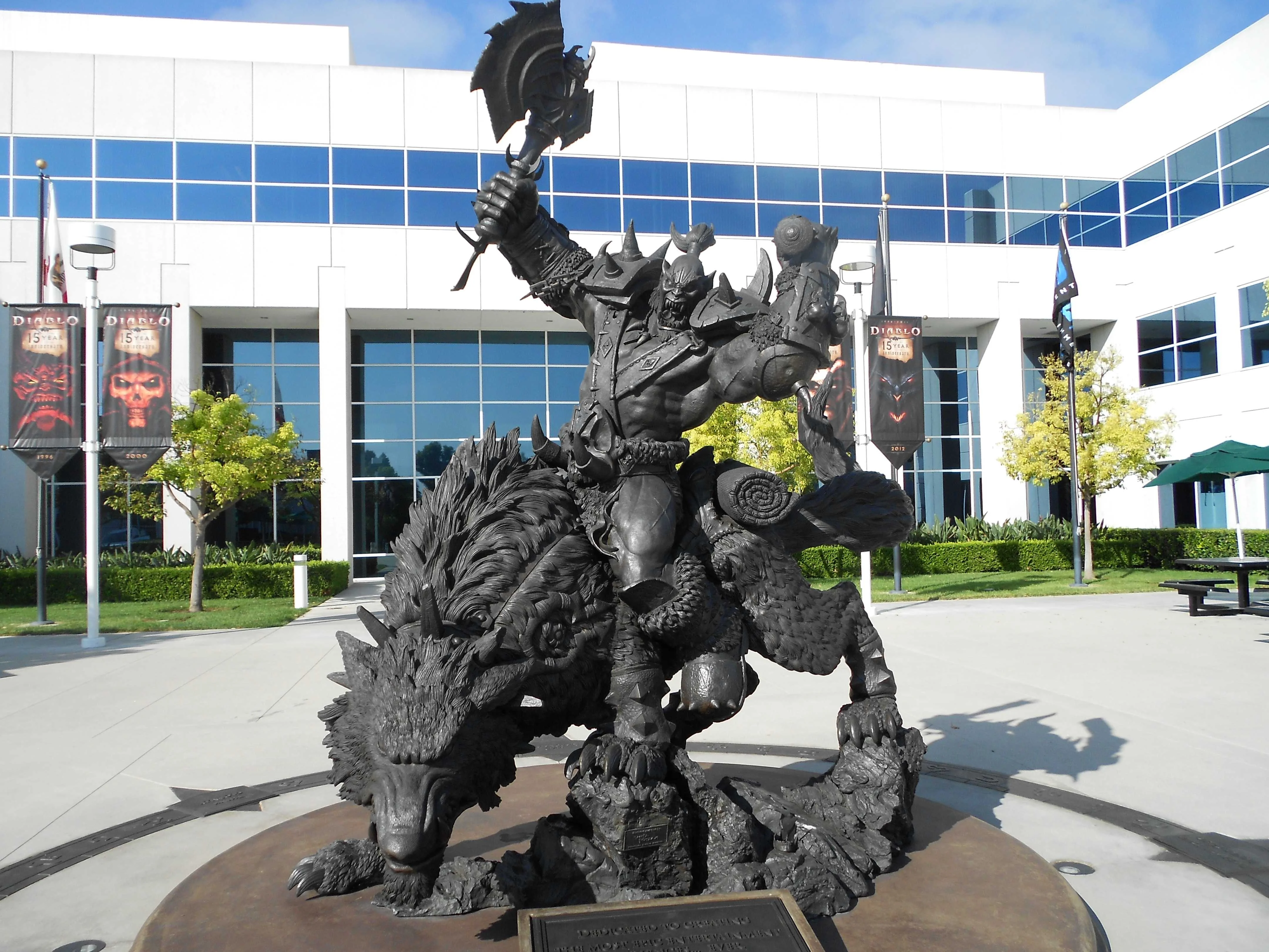 Преданным поклонникам World of Warcraft подарят по статуе - изображение обложка