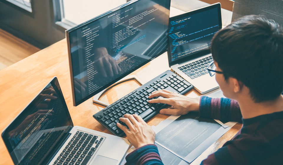 Минцифры хочет обязать иностранные компании платить НДФЛ за российских программистов - изображение обложка