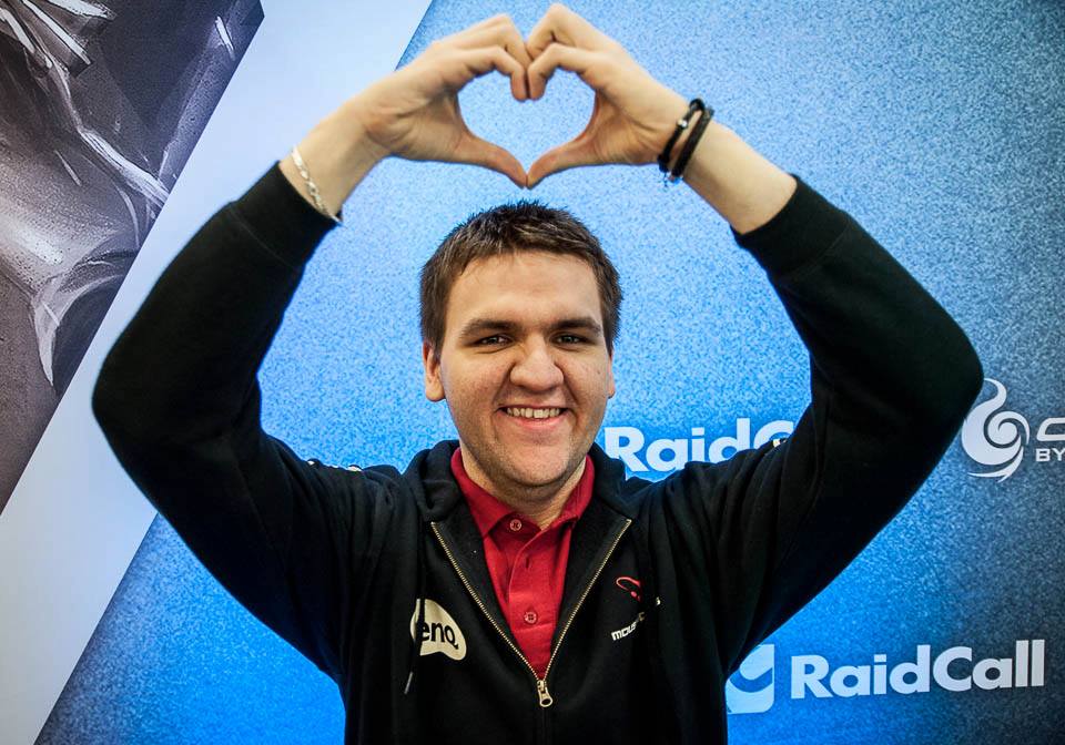 История прогеймера, пережившего смерть отца и опасную болезнь - изображение обложка