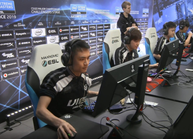 Китайский игрок по CS:GO необычно держит мышку. И это работает! - изображение обложка