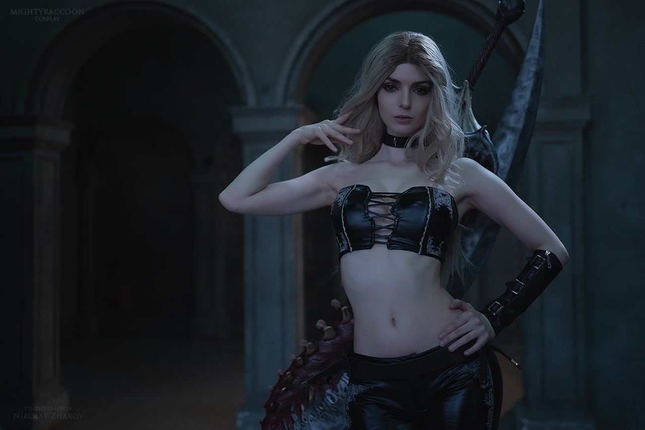 Россиянка собрала тысячи лайков с откровенным косплеем Триш из Devil May Cry - изображение обложка