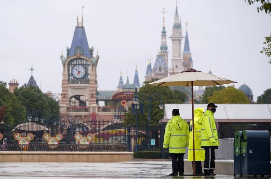 Босс Disney никуда не ушел. Боб Айгер поможет компании пережить кризис - изображение обложка