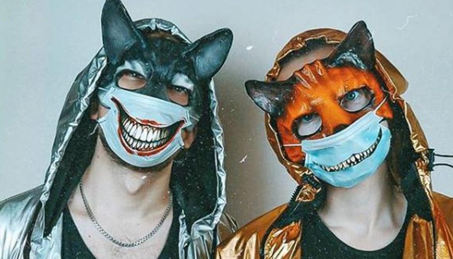 Российская семья обвинила известного стендап-комика в обмане - изображение обложка