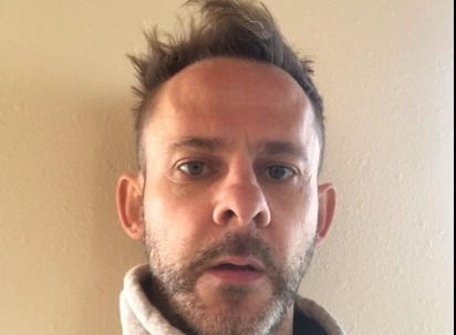 Звезда сериала «Остаться в живых» просит научить его играть в League of Legends - изображение обложка