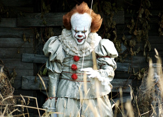 «Он ищет мести» — Билл Скарсгард объяснил, каким Пеннивайз будет в сиквеле «Оно» - изображение обложка