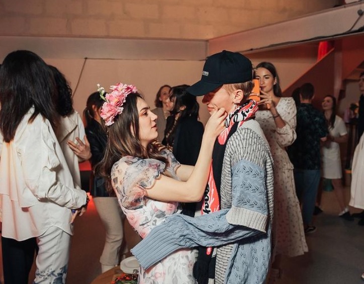 Даня Милохин и Евгения Медведева повторили поцелуй из «Человека-паука» - изображение обложка