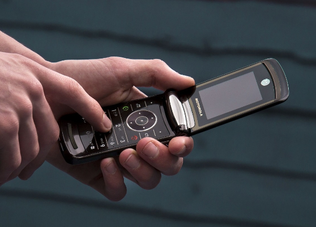 Раскрыты характеристики и официальный логотип складного смартфона Motorola Razr - изображение обложка