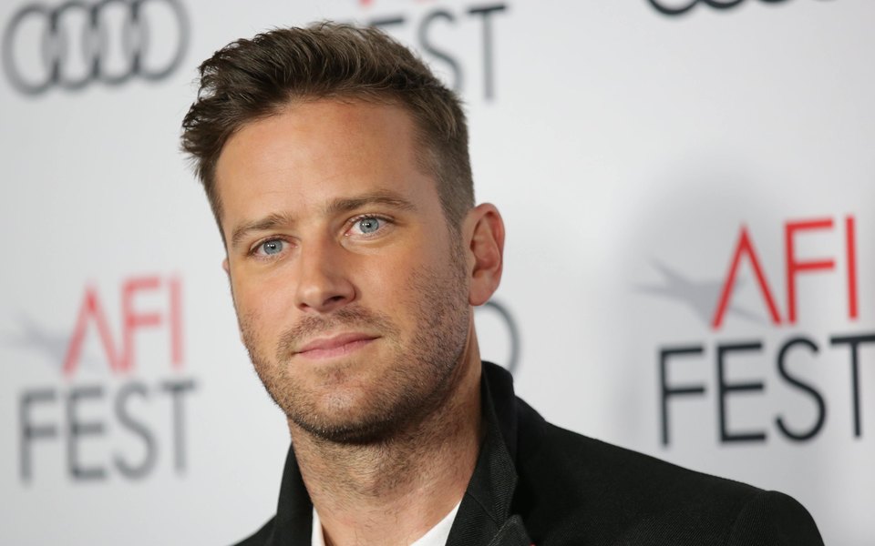 Арми Хаммера обвинили в изнасиловании. Полиция начала расследование - изображение обложка