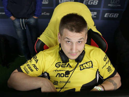 Не взяла ни одной серии. Капитан Natus Vincere вышел победителем из дуэли с девушкой - изображение обложка