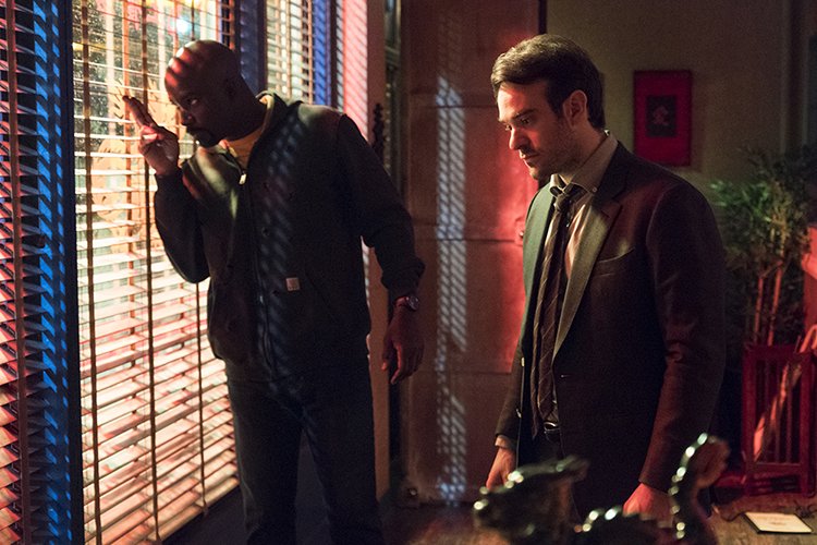 Первые отзывы на «Защитников» Marvel: неплохо, но очень затянуто - изображение обложка