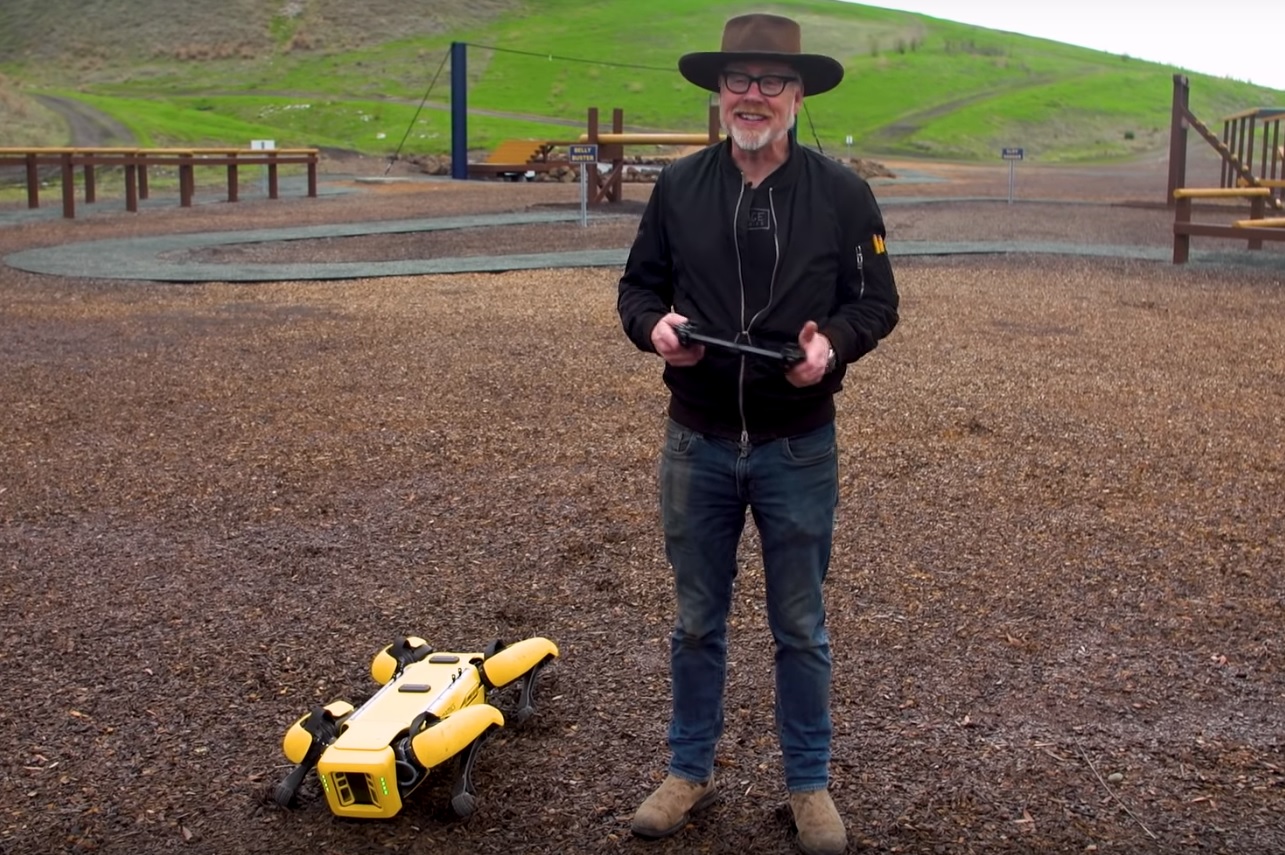 У одного из «Разрушителей легенд» появился робот Boston Dynamics. Посмотрите, что он с ним делает