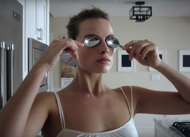 Марго Робби пародирует «Американского психопата» - изображение обложка