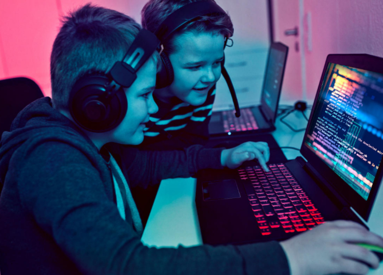 Всего 15% родителей хотят, чтобы их ребенок занимался киберспортом - изображение обложка