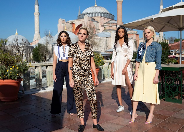 Вышел трейлер новых «Ангелов Чарли». Можно посмотреть на Кристен Стюарт в действии [обновлено] - изображение обложка