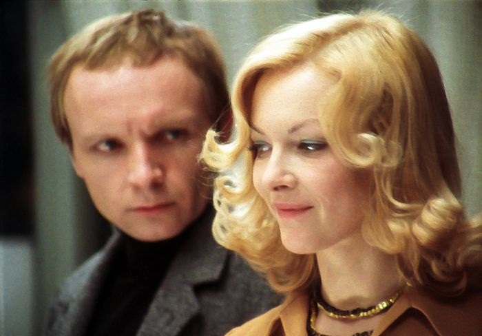 Появился первый кадр голливудского ремейка «Иронии судьбы» с Эммой Робертс - изображение обложка