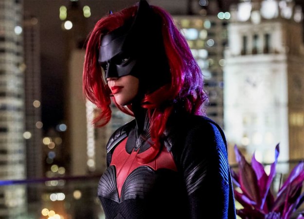 Первые отзывы на «Бэтвумен» обнадеживают. Хороший сериал, но проблем все равно хватает - изображение обложка