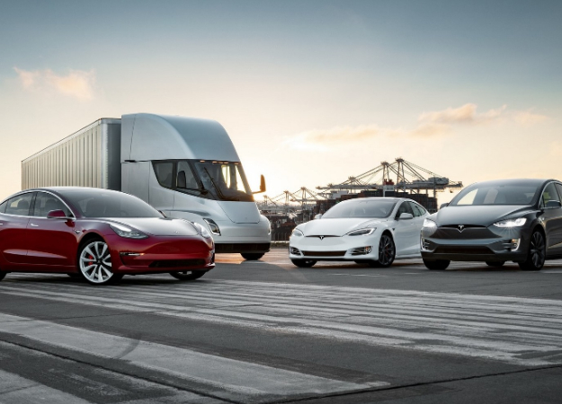 Полноценный беспилотный режим и миллион робо-такси в 2020 году: Илон Макс поделился планами Tesla - изображение обложка