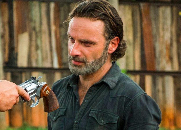 Рейтинги «Ходячих мертвецов» падают все ниже. Делаем ставки — закроют ли сериал? - изображение обложка