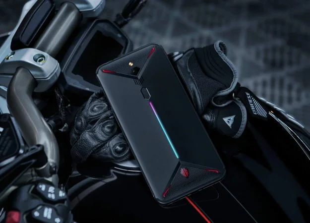 ZTE представила новый игровой смартфон Nubia Red Magic 3. В него уместили активное охлаждение - изображение обложка
