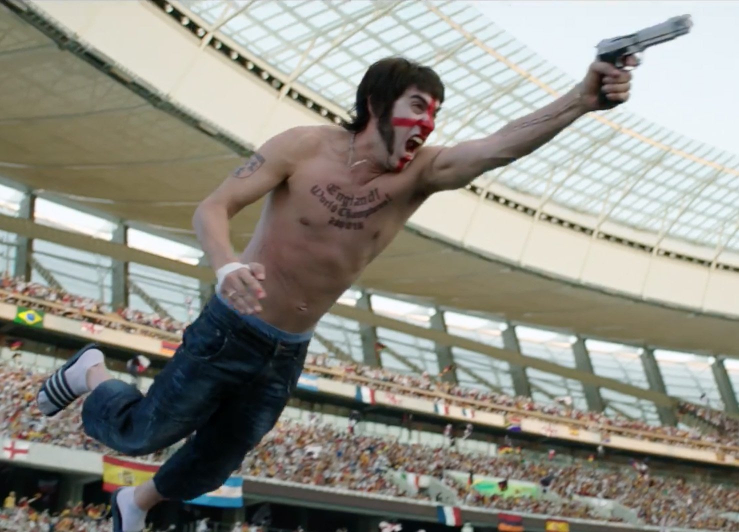 Саша Барон Коэн метит в Остины Пауэрсы в комедии про братьев-шпионов - изображение обложка